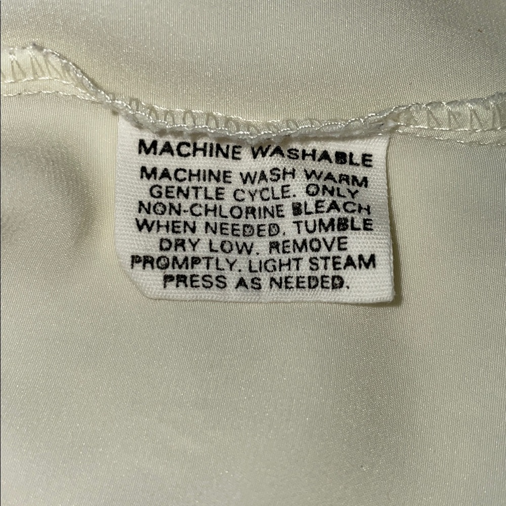 Vintage 1970’s Pendleton Women's Light Yellow Button Down Shirt. - Picture 5 of 5